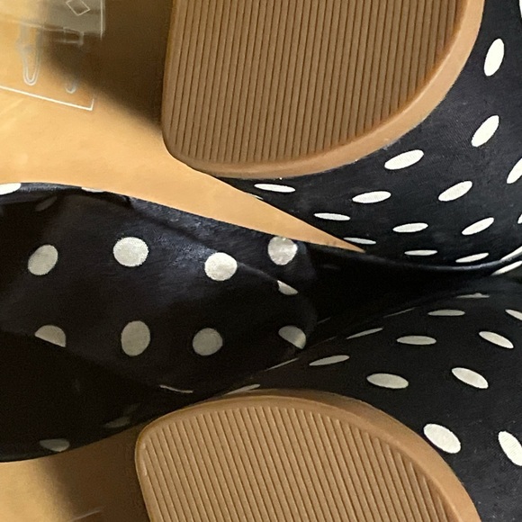 Navy blue polka dot strap up block heels 👠 - Picture 8 of 8